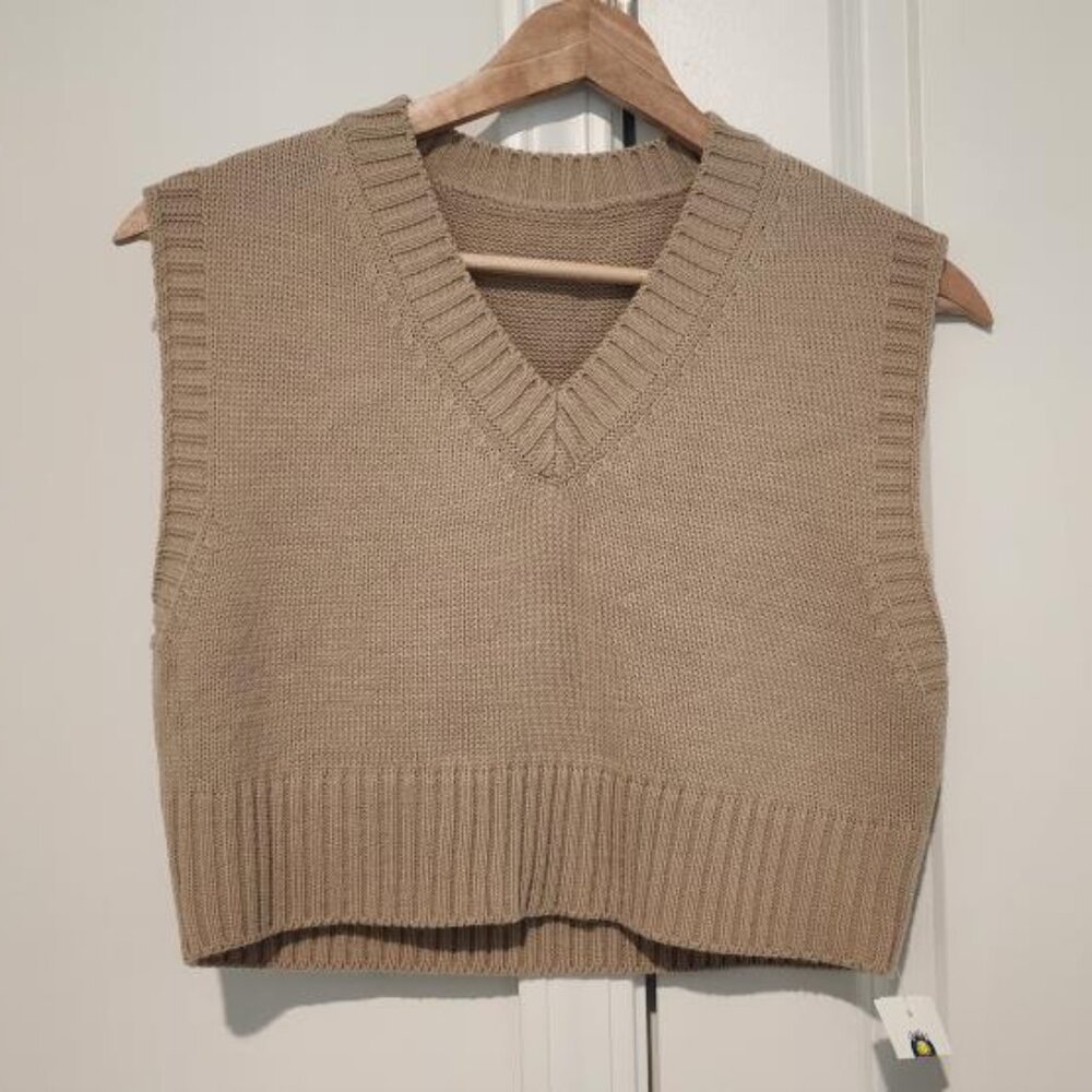 NWT Vintage Beige V neck knit Crop Vest S